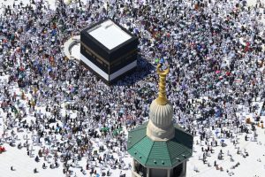 Jamaah calon haji dari berbagai negara melakukan Tawaf di Masjidil Haram, Makkah, Arab Saudi, Selasa (27/5/2025).