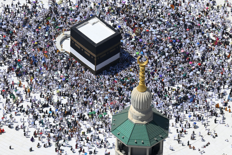 Jamaah calon haji dari berbagai negara melakukan Tawaf di Masjidil Haram, Makkah, Arab Saudi, Selasa (27/5/2025).