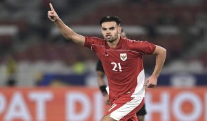Pesepak bola Timnas U23 Indonesia Jens Raven berselebrasi usai membobol gawang Timnas U23 Brunei Darussalam dalam pertandingan penyisihan Grup A Piala AFF U-23 2025 di Stadion Utama Gelora Bung Karno (SUGBK), Senayan, Jakarta, Selasa (15/7/2025).