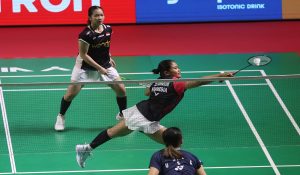 Pebulutangkis ganda putri Indonesia, Rachel Allessya Rose/Febi Setianingrum berusaha mengembalikan kok ke arah ganda putri Amerika Serikat FrancescaCorbett/Jennie Gai pada babak 16 besar Polytron Indonesia Open 2026, di Istora Senayan, Jakarta, Kamis (02/06/2026). Pasangan Rachel/Febi  melangkah ke babak perempat final setelah menang dengan skor 21-18, 17-21, 21-13. MI/RAMDANI