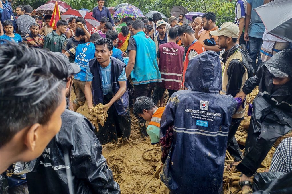 BANGLADESH-MYANMAR-LANDSLIDE-ROHINGYA-REFUGEE