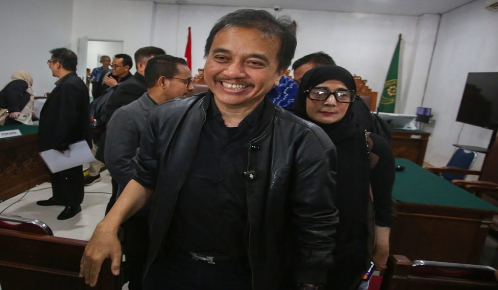 Hakim tunggal I Ketut Darpawan mempin jalannya sidang perdana permohonan praperadilan kedua yang diajukan oleh Roy Suryo di Pengadilan Negeri Jakarta Selatan, Jakarta, Jumat (10/7/2026). Sidang praperadilan ke dua Roy Suryo menggugat keabsahan penetapan dirinya sebagai tersangka dalam kasus dugaan pelanggaran Undang-Undang Informasi dan Transaksi Elektronik (UU ITE) terkait tudingan ijazah palsu Presiden ke-7 RI, Joko Widodo.