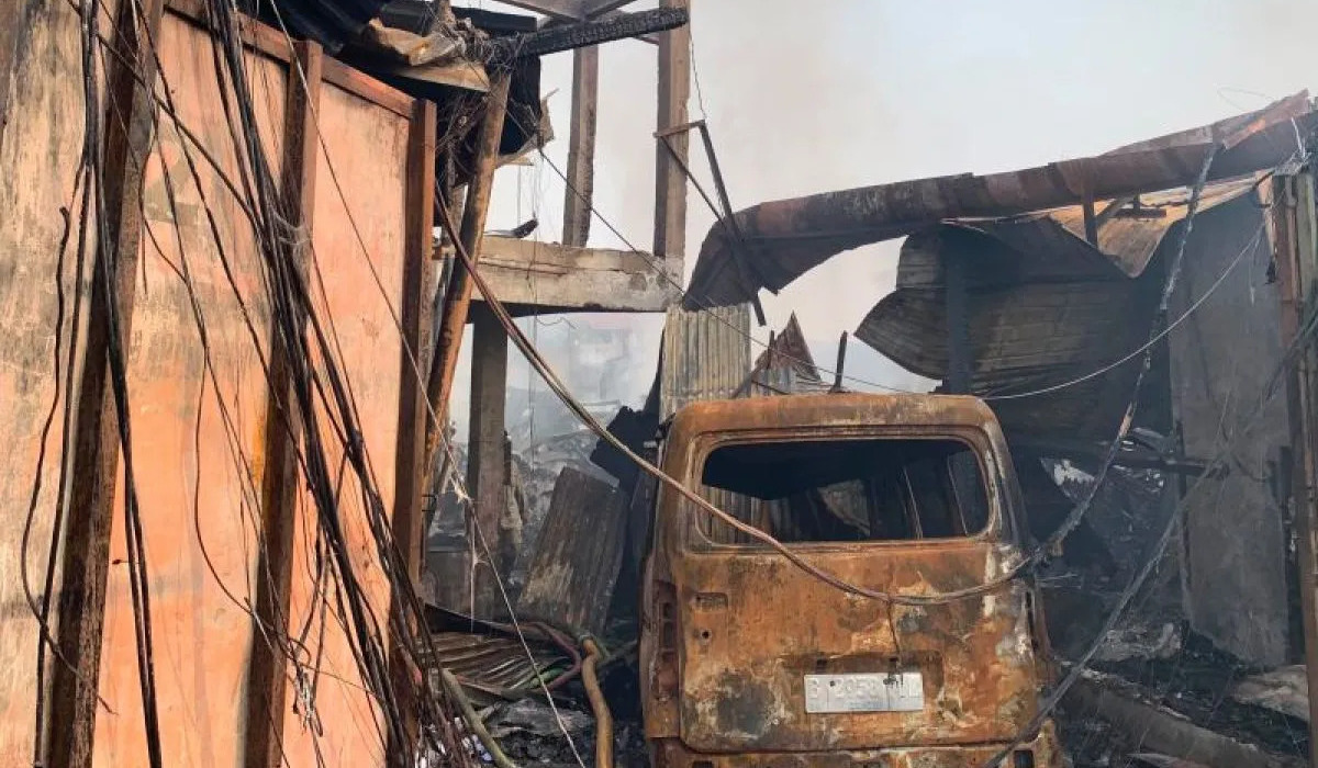 Kesaksian Warga di Lokasi Kebakaran Pabrik Bingkai Jaktim: Dengar Suara Ledakan Besar