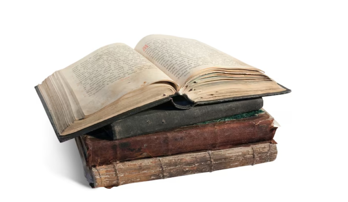Cara Menilai Harga Buku Tua: Panduan Kolektor dan Nilai Sejarah