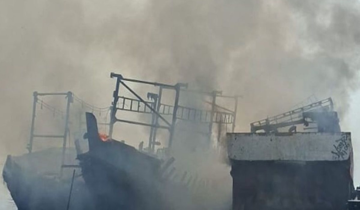 Kebakaran Kapal di Muara Baru Jakut, Sudin Gulkarmat Kerahkan 30 Personel