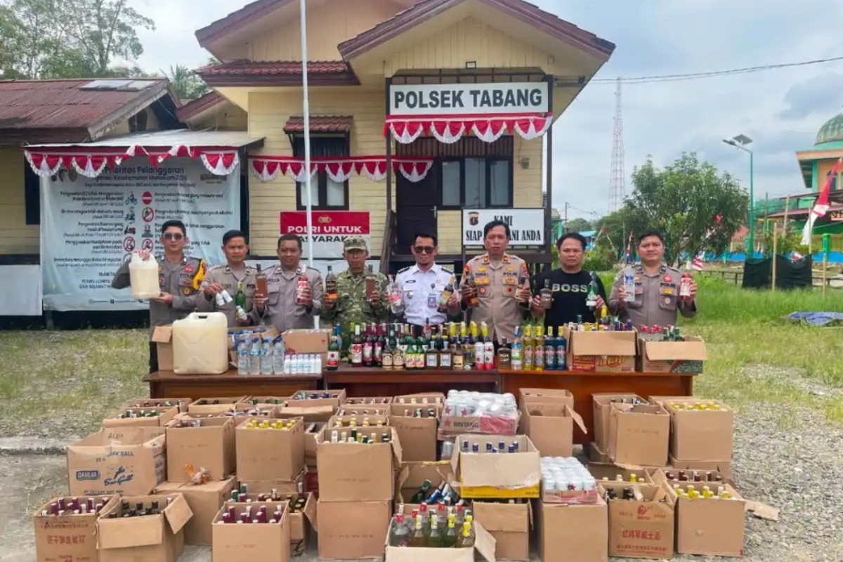 Polsek Tabang Sita 669 Botol Miras dalam Razia Gabungan di Kukar