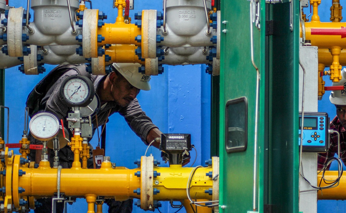 Pekerja melakukan perawatan regulator sektor jaringan gas rumah tangga (jargas) di Krueng Geukuh, Kecamatan Dewantara, Aceh Utara, Aceh, Selasa (2/6/2020).