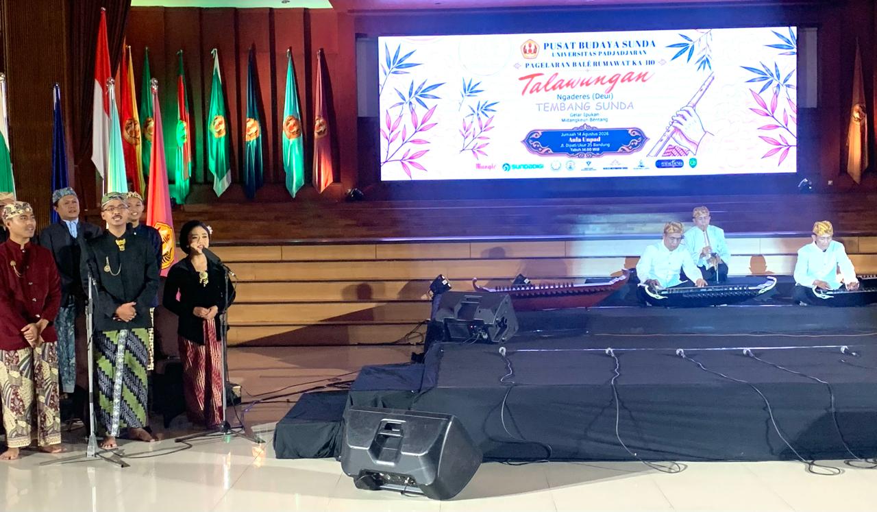 Lestarikan Budaya Sunda, Bale Rumawat Unpad Menggelar Pentas Ngaderes Cianjuran