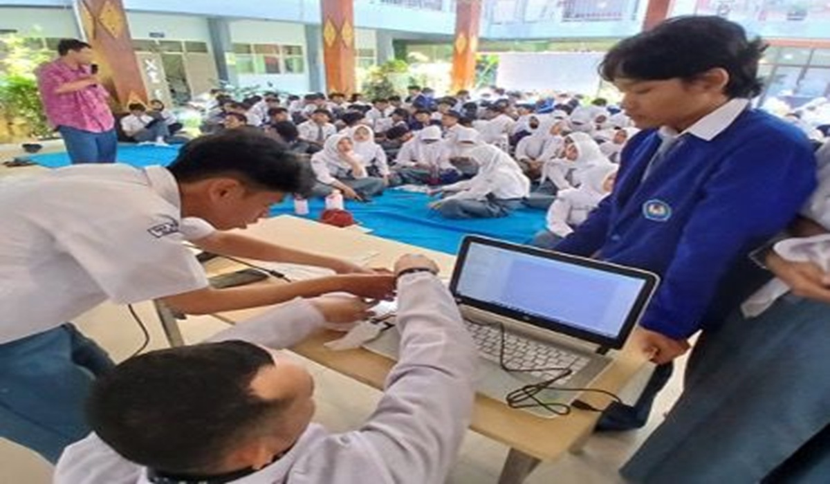 Siswa SMAN 1 Sleman Dapat Paparan Praktikum Aplikatif Kimia