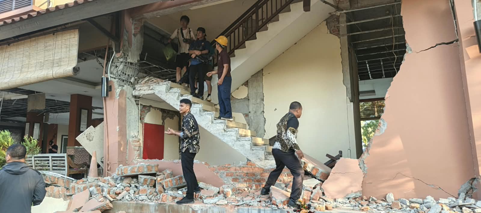 Gempa M7,7 di Flores, 1 Warga Manggarai Barat Tewas dan Ratusan Rumah Rusak