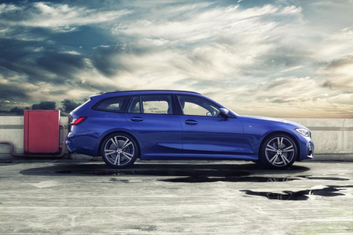 Spesifikasi BMW 320i Touring M Sport, Mobil Station Wagon dengan Mesin Turbo 4 Silinder