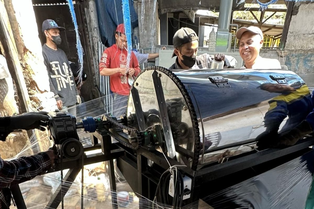 Teknologi Mesin Pengaduk Pangkas Waktu Produksi Pakan hingga 74 Persen