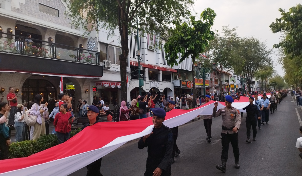 Kirab Merah Putih Yogyakarta: Bendera 481 Meter Membentang di Malioboro