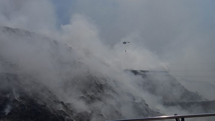 Water Bombing Mulai Dikerahkan Hari Ini, Api di TPA Putri Cempo masih Membara
