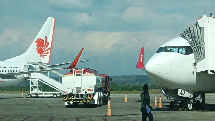 10 Penerbangan di Bandara El Tari Kupang Batal Imbas Abu Vulkanik Erupsi Gunung Anak Krakatau