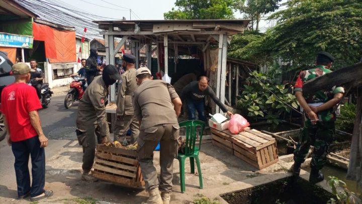 Kembalikan Fungsi Drainase, Pemkot Depok Tertibkan Ratusan Bangunan Liar di Jalan Raya Keadilan