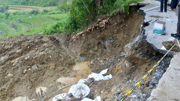 Akses Jalan Provinsi di Palembayan Lumpuh akibat Longsor