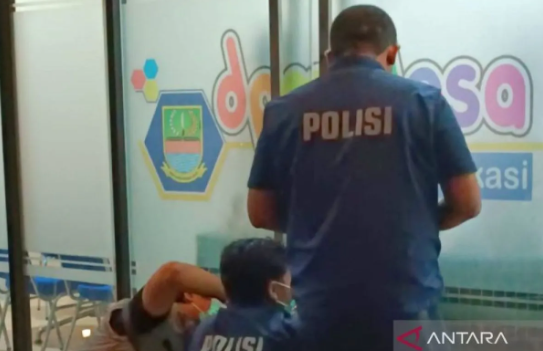 Kronologi Aksi Pendukung Calon Kades Gembok Ruang Bupati Bekasi
