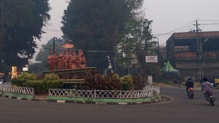 Kabut Asap Pekat Selimuti Kota Jambi: Kasus ISPA Melonjak, Aktivitas Sekolah Kembali Diliburkan