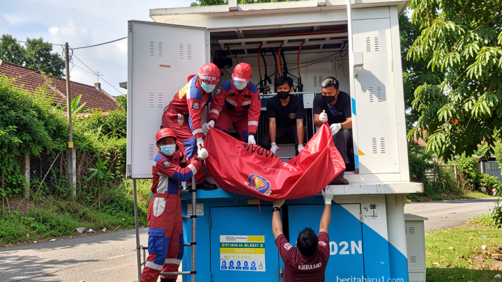 Seorang Pria Tersengat Listrik di Gardu Stasiun LRT Pancoran